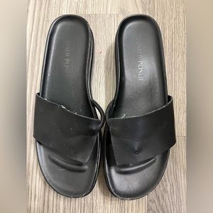 Donald Pilsner Black Leather Sandals - Used